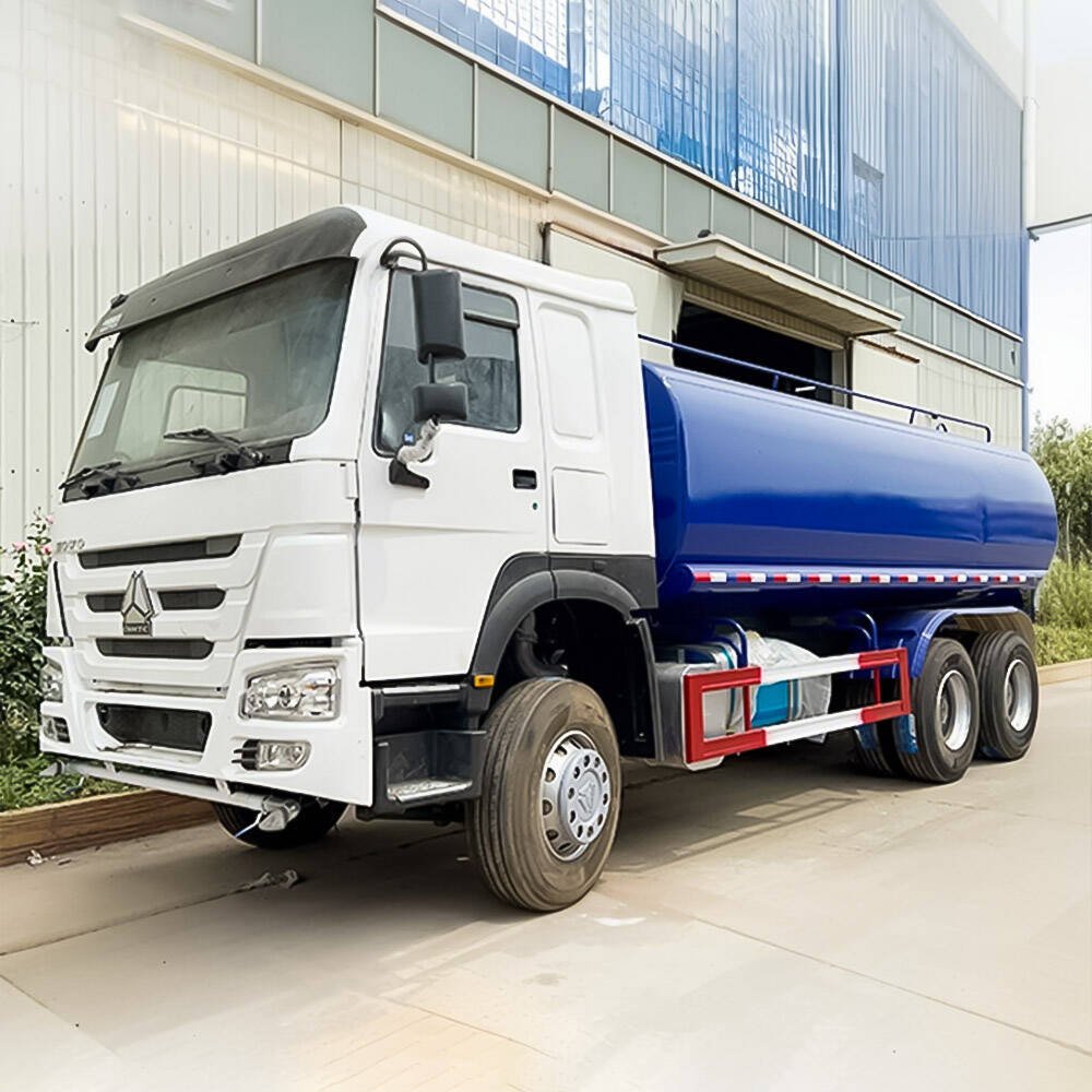 HOWO 6x4 water tank truck with 371HP engine