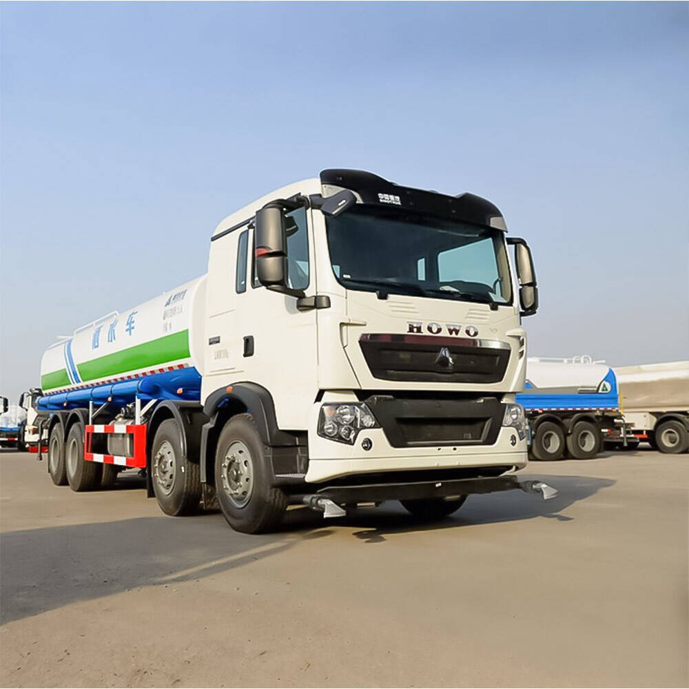HOWO 8x4 water tank truck front view