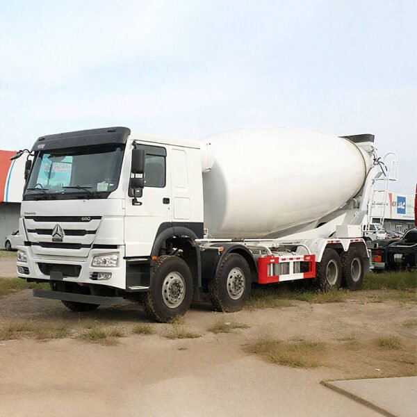 Front view of HOWO 380HP 8X4 Concrete Mixer Truck with Sinotruk engine