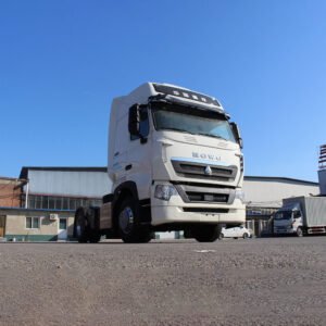 HOWO T7H 500HP 4X2 tractor head truck in red, suitable for express and container hauling