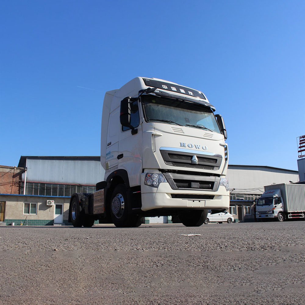 HOWO T7H 500HP 4X2 tractor head truck in red, suitable for express and container hauling
