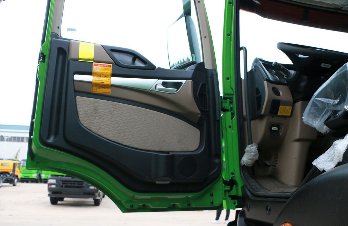 Heavy-duty dump truck cabin door with ergonomic handle and durable build