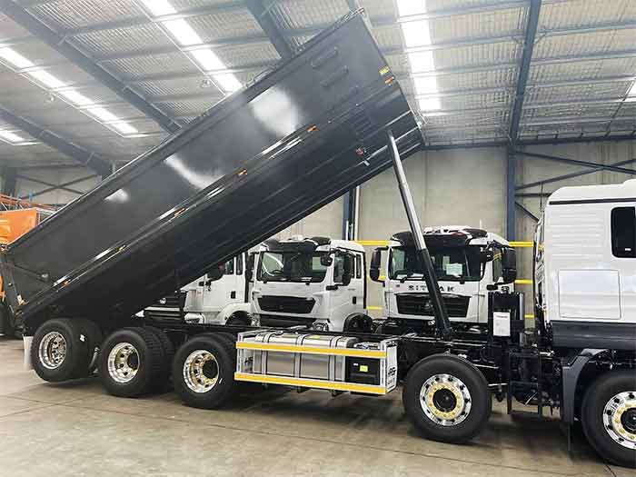 Side view of SITRAK G7 10X4 dump truck showing cargo bed and chassis