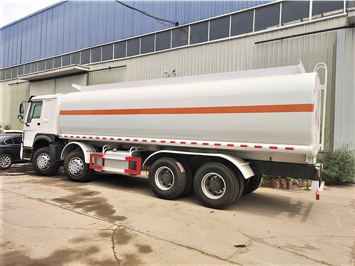 HOWO 8X4 Fuel Tanker Truck for gasoline and diesel transport