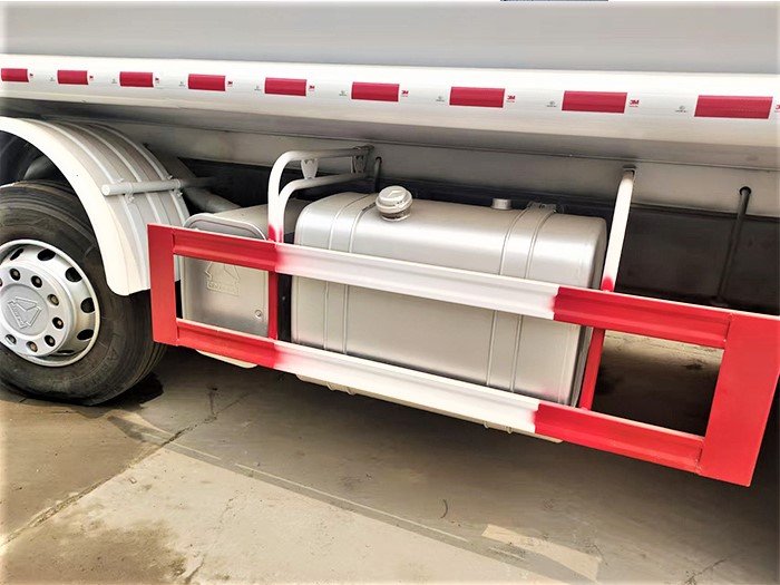 HOWO 8X4 Fuel Tanker Truck for gasoline and diesel transport