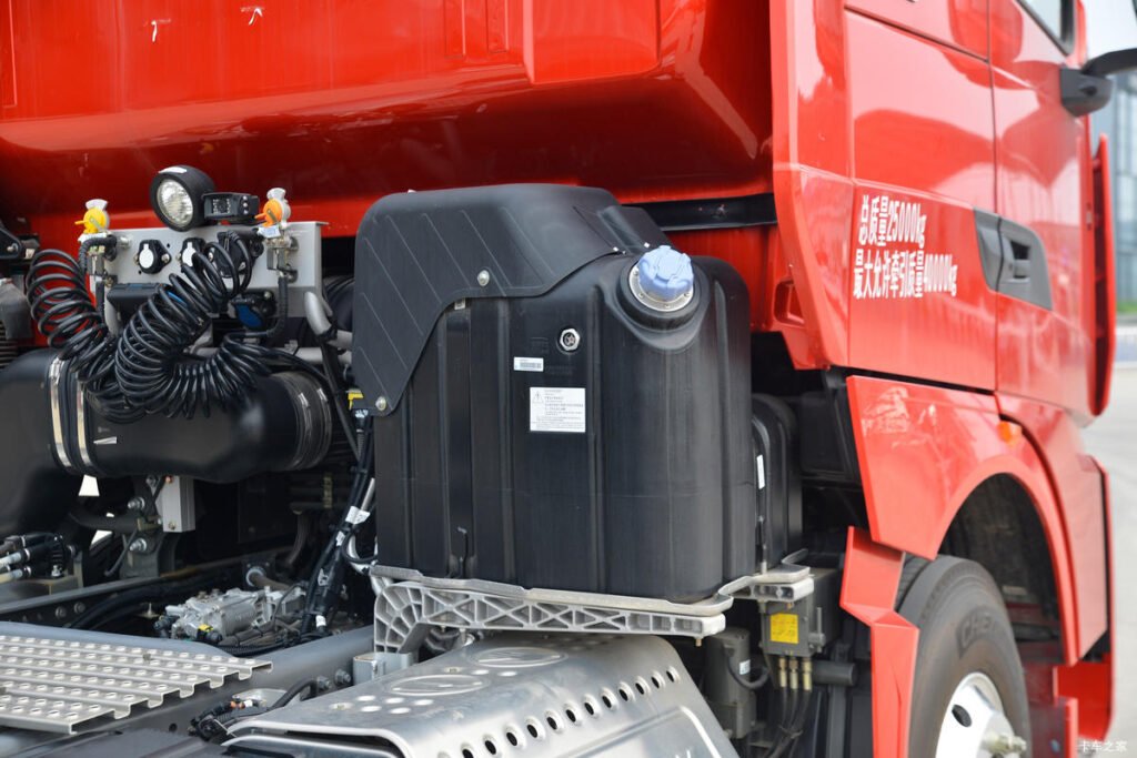 HOWO TH7 4X2 tractor truck with high-roof cabin and AMT transmission for logistics