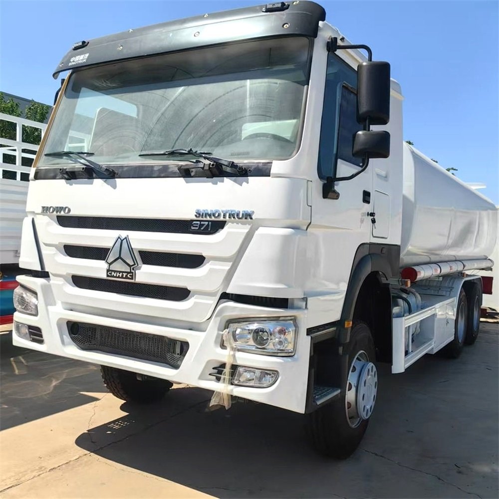 HOWO 371HP 6×4 water tanker truck with HW76 cab and sprinkler system