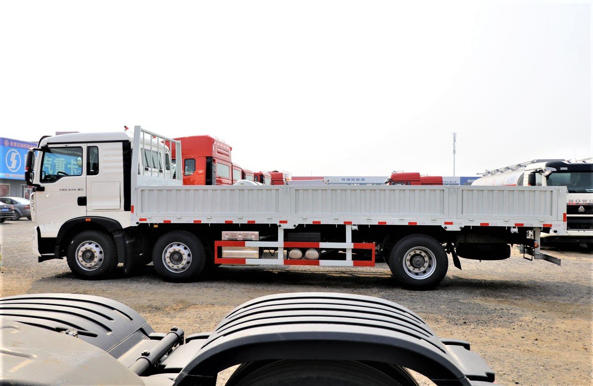 Side chassis of HOWO T5G 270HP 6X4 cargo truck