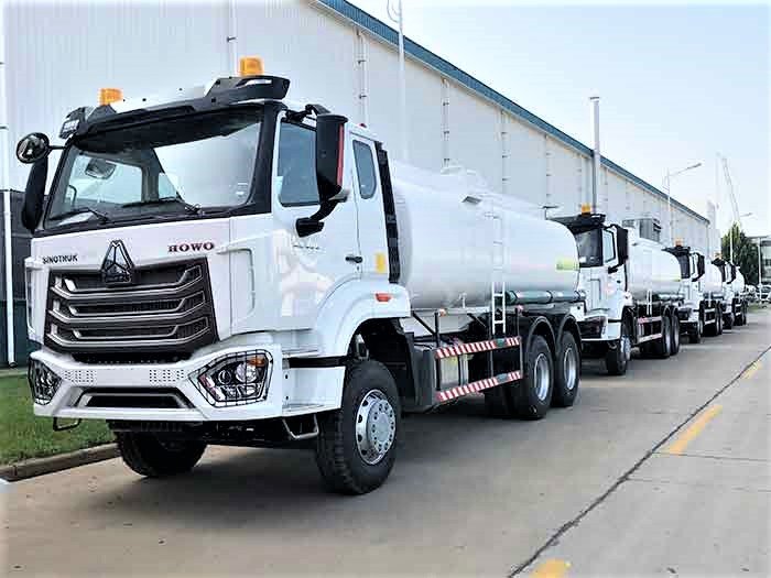HOWO NX 6x4 300hp fuel tanker truck for diesel transport