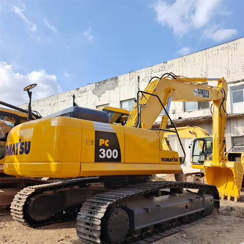omatsu PC300-7 excavator three-quarter angle with boom fully extended