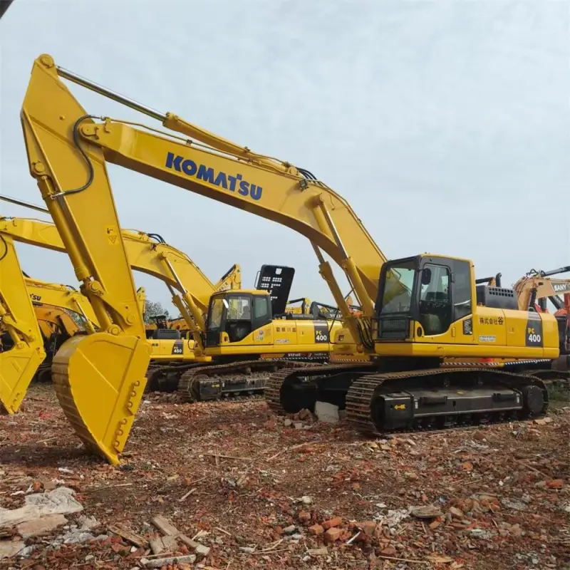 Komatsu PC400 Excavator Side View Boom Fully Extended