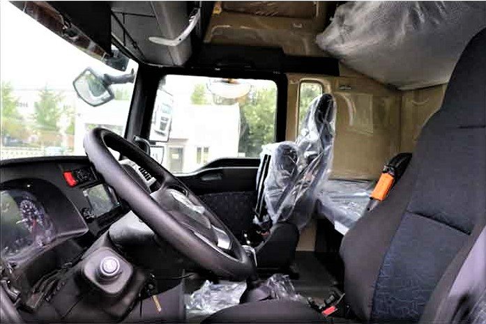 Sitrak G7 4×2 Tractor Truck 480HP cabin interior