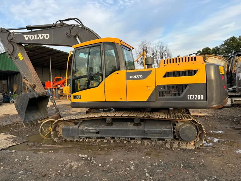 Side view of Used Volvo EC220 22-ton excavator with 1.2 m³ bucket and D6E engine