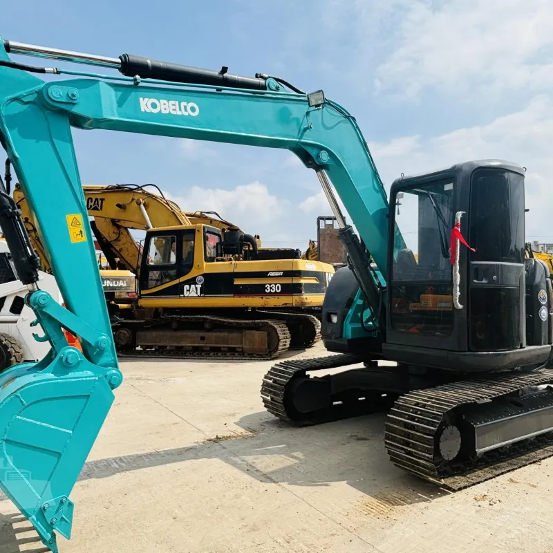 Side view of Kobelco SK75 Excavator showing compact structure and hydraulic performance