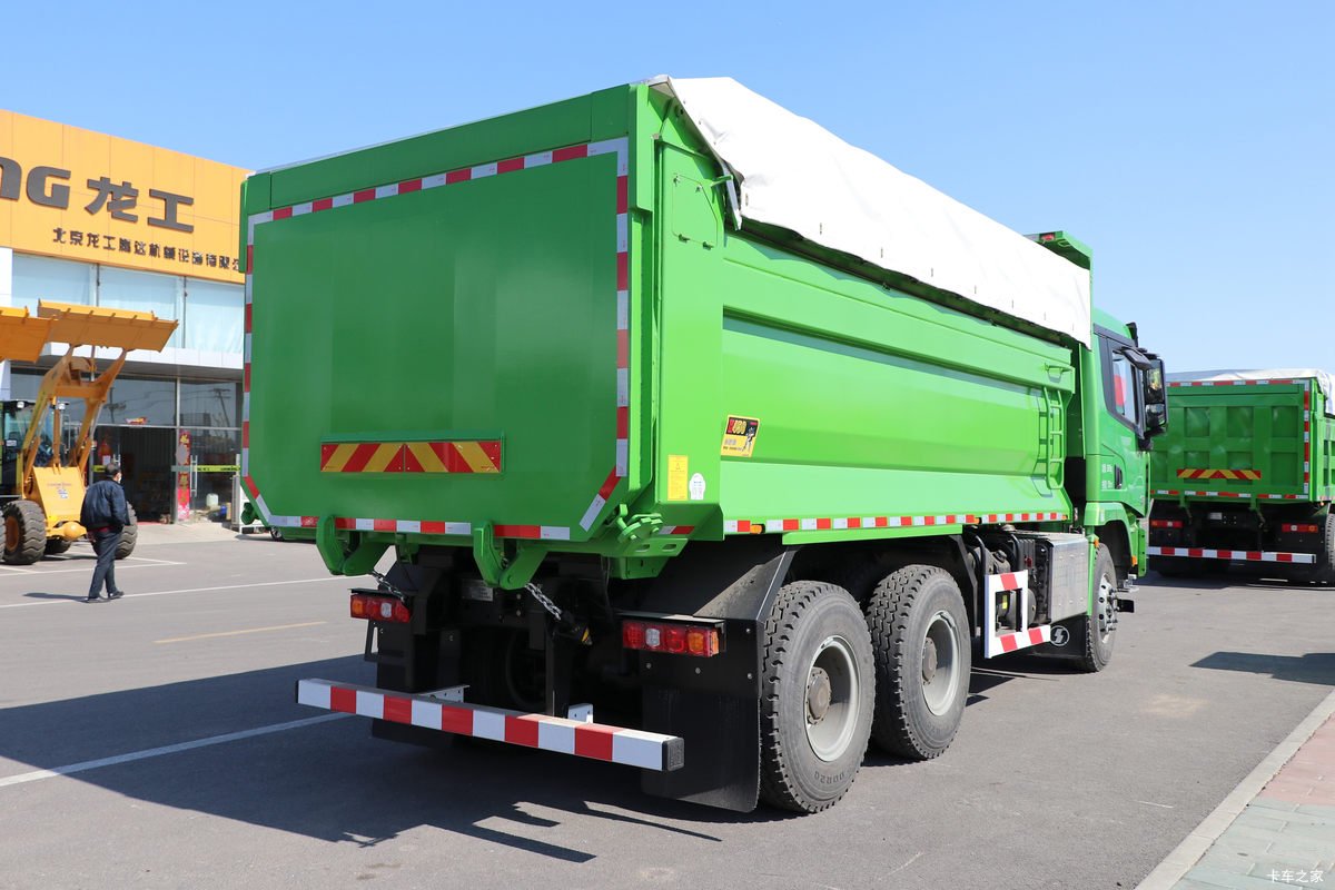 Shacman Delong X3000 400HP 6×4 Dump Truck Cargo Box Rear Three-Quarter View