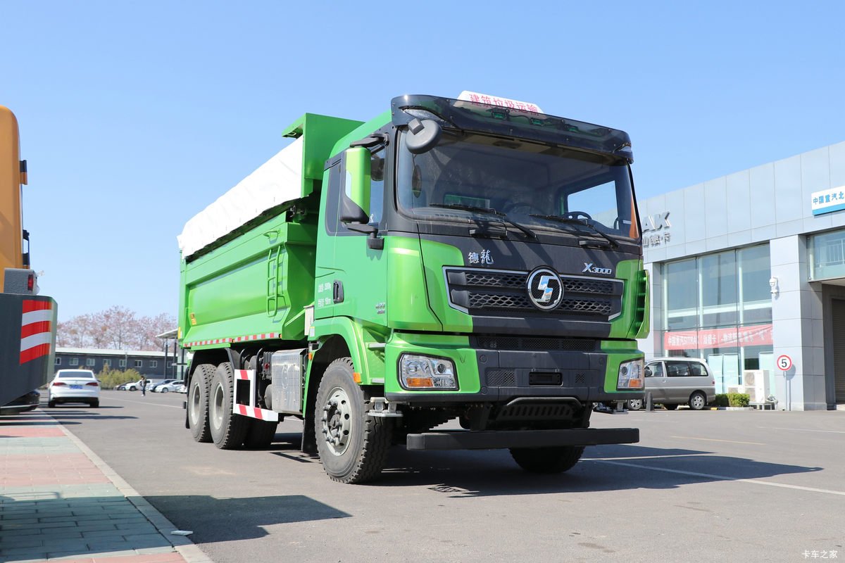 Shacman Delong X3000 400HP 6×4 Dump Truck Three-Quarter View