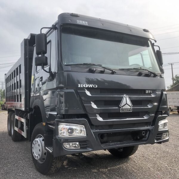 Howo 6×4 / 8×4 dump truck with 336–430HP engine and high payload capacity.