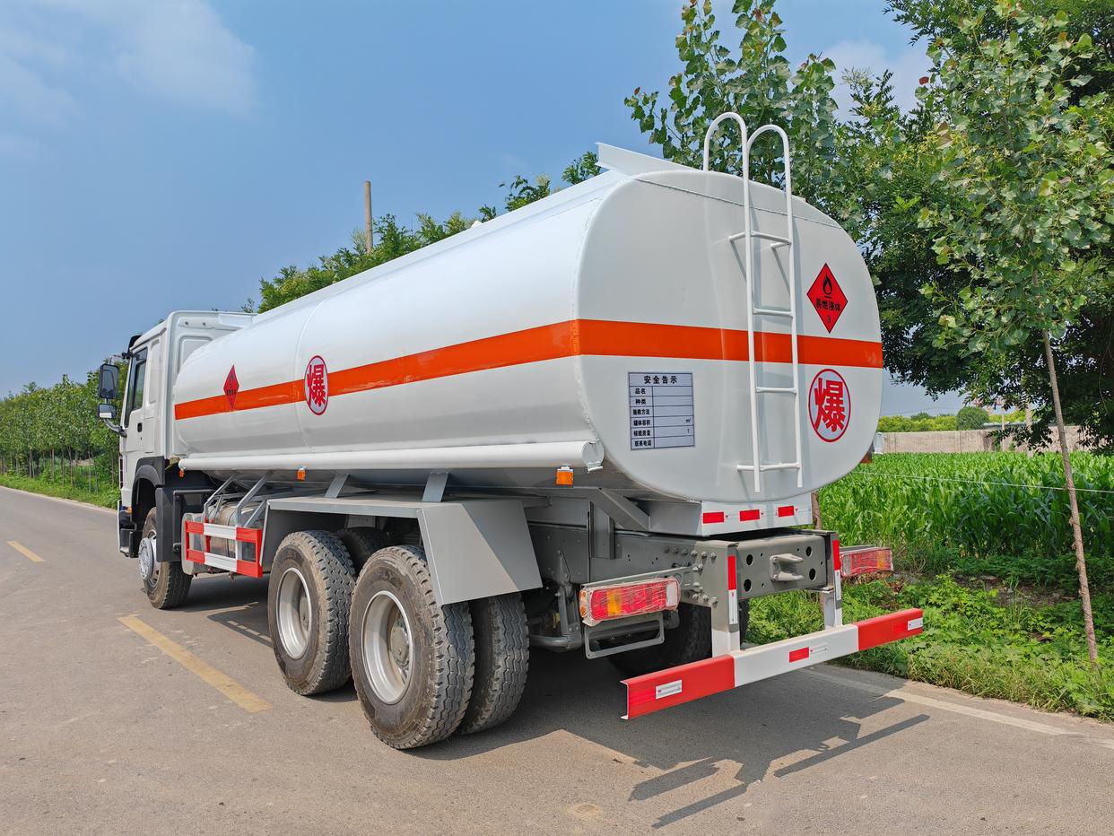 HOWO 371hp 6x4 fuel tank truck for diesel transport