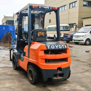 Toyota FD30 3-ton diesel forklift for warehouse and industrial use