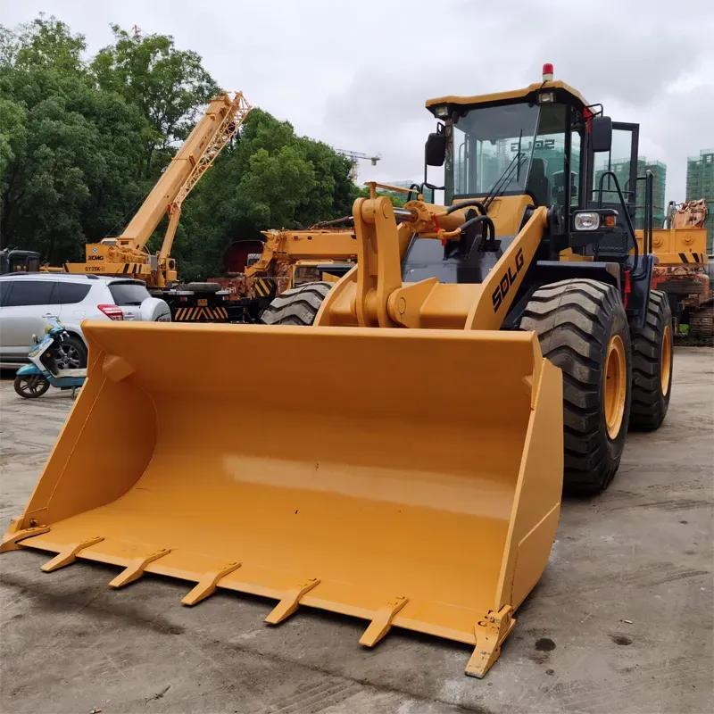 SDLG L956F Wheel Loader bucket close-up, highlighting reinforced design for heavy material handling
