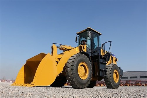 SEM 655D Wheel Loader front 3/4 view with ergonomic cabin and heavy-duty bucket