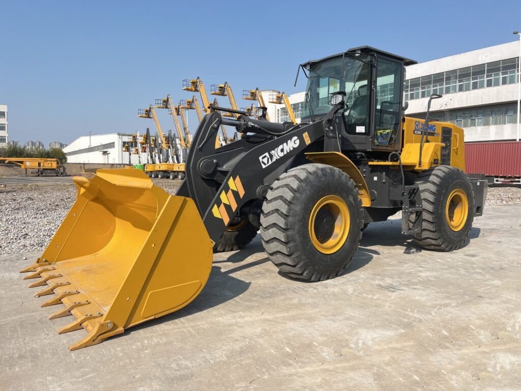 XCMG XC956 18-ton wheel loader side view showing full profile and bucket