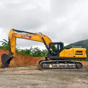 New XCMG XE335G 33.5t Excavator full view with 1.7 m³ bucket and Isuzu engine