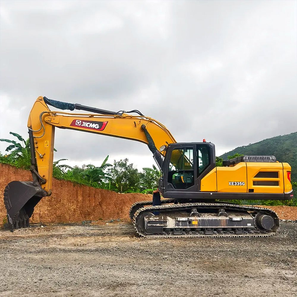 New XCMG XE335G 33.5t Excavator full view with 1.7 m³ bucket and Isuzu engine