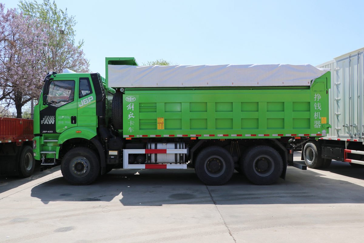FAW J6P 6x4 420HP Dump Truck side view