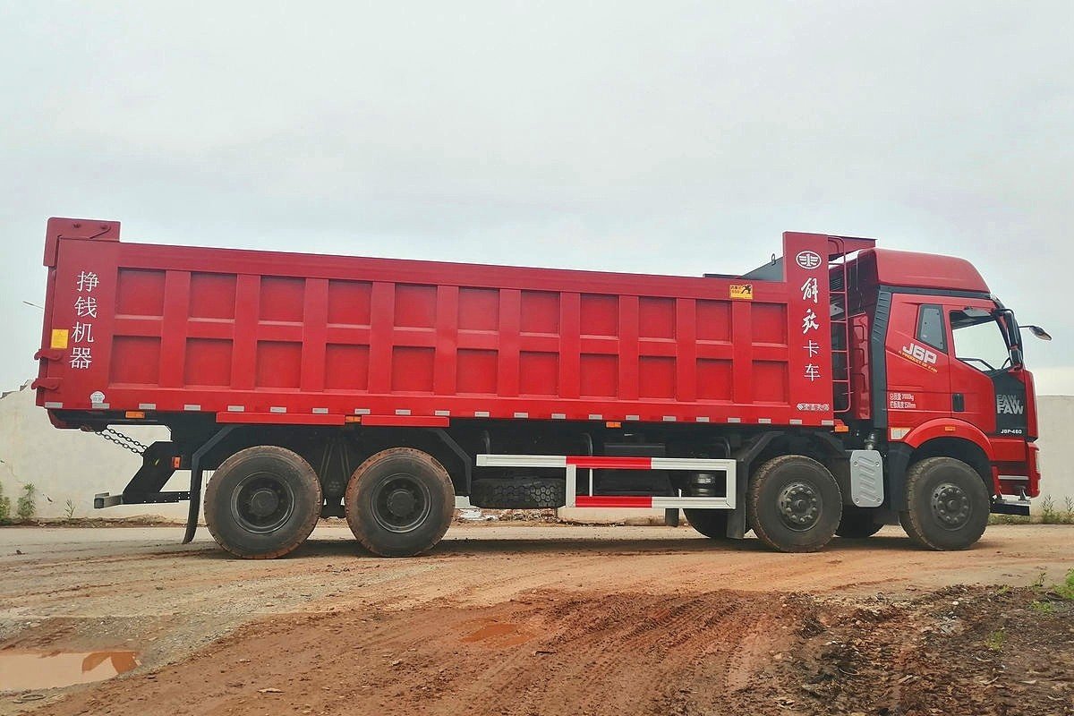 Side view of FAW J6P 8×4 460HP dump truck with steel dump body and 8×4 axle configuration