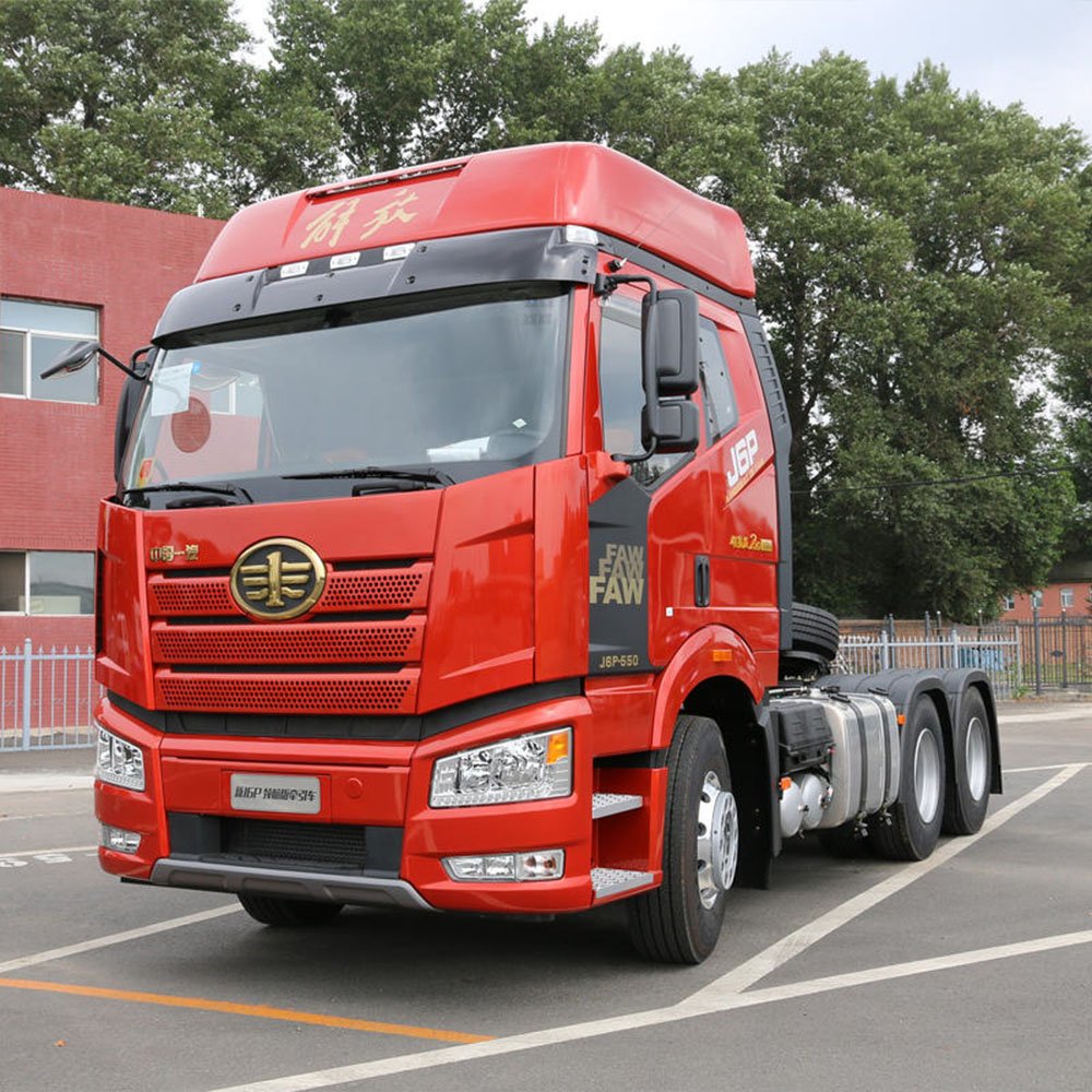 Front 3/4 view of FAW J6P 550HP 6x4 Navigator 2.0 tractor truck