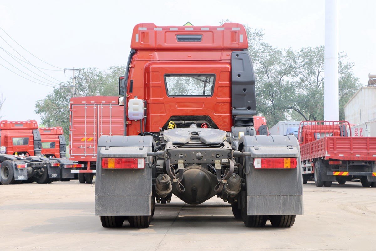 FAW J6P 350HP 6×4 Tractor Truck rear view