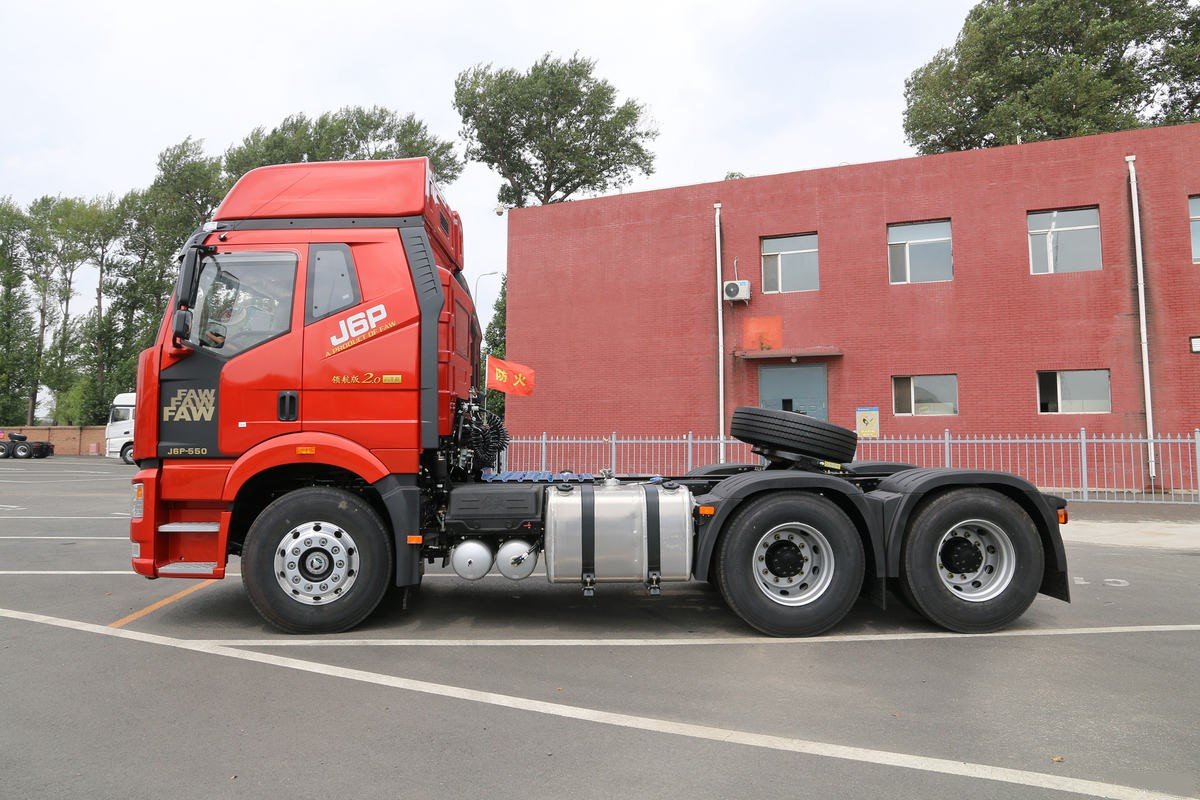 Side view of FAW J6P 550HP 6x4 Navigator 2.0 tractor truck