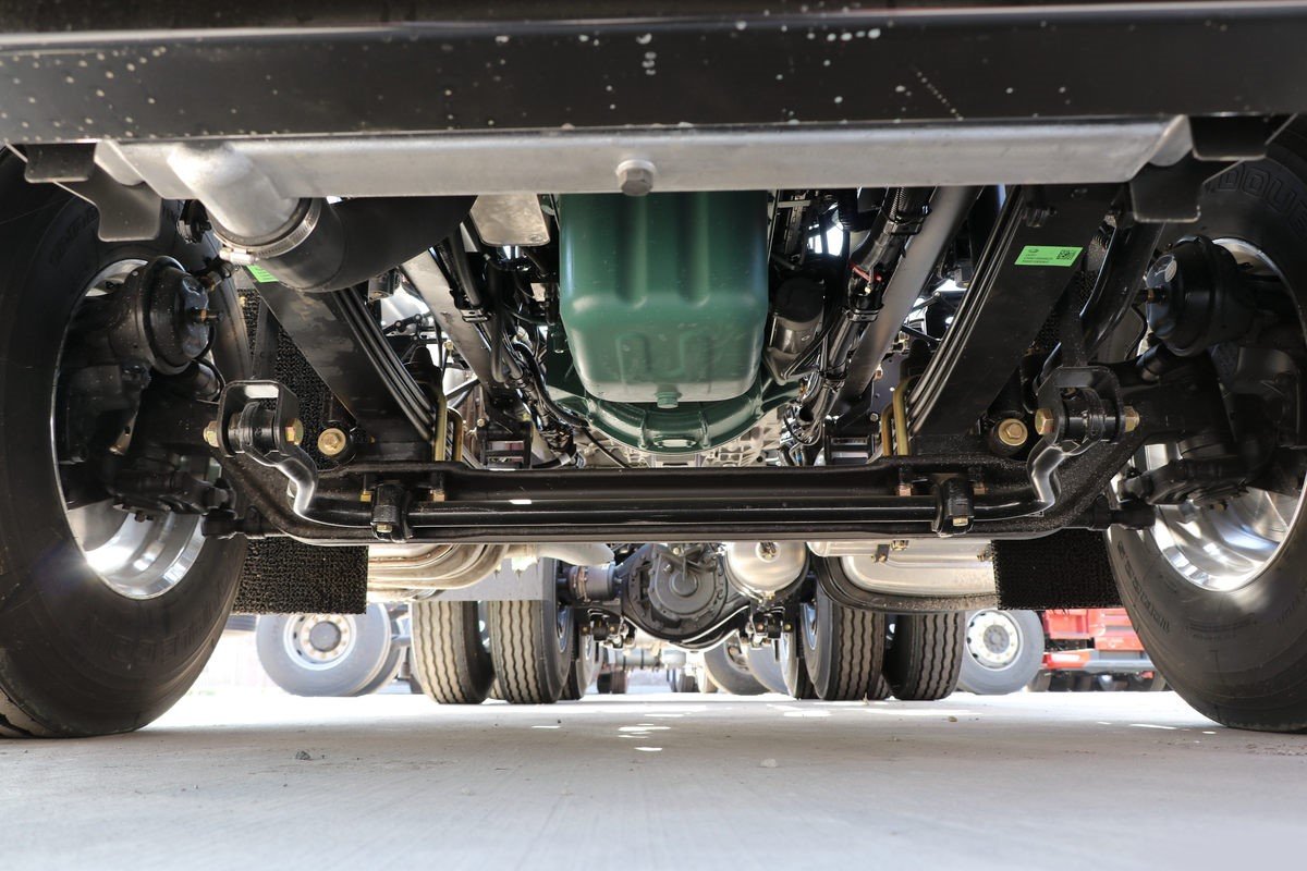 FAW J6P 380HP 6×4 tractor truck chassis view, heavy-duty frame and suspension